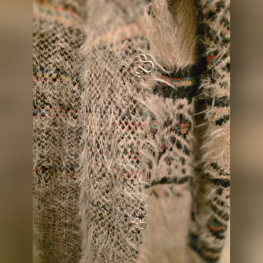 My Michelle Beige Patterned Cardigan Hidden Closure.  Large - Picture 4 of 7